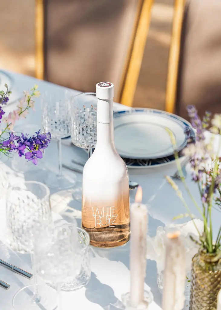 EXTERIEUR TABLE BLEU White Tropez Rose-2.webp